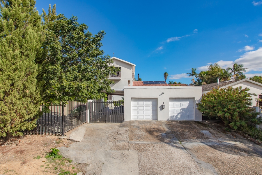 7 Bedroom Property for Sale in Uitsig Western Cape